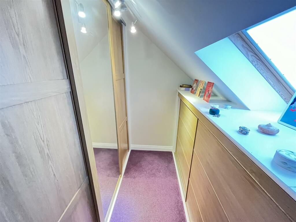 master dressing area.JPG