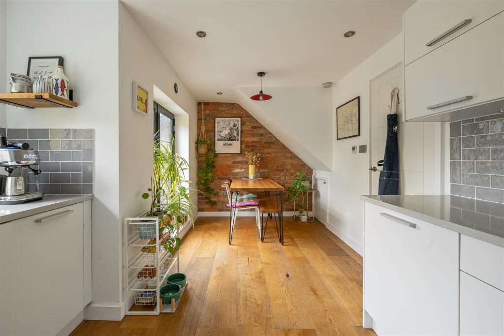 Russets Close E4