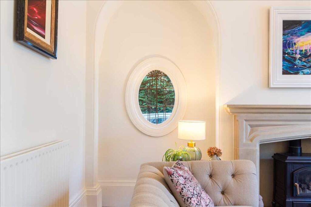 FRONT SITTING ROOM