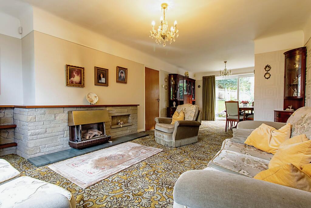 Lounge/Dining Room