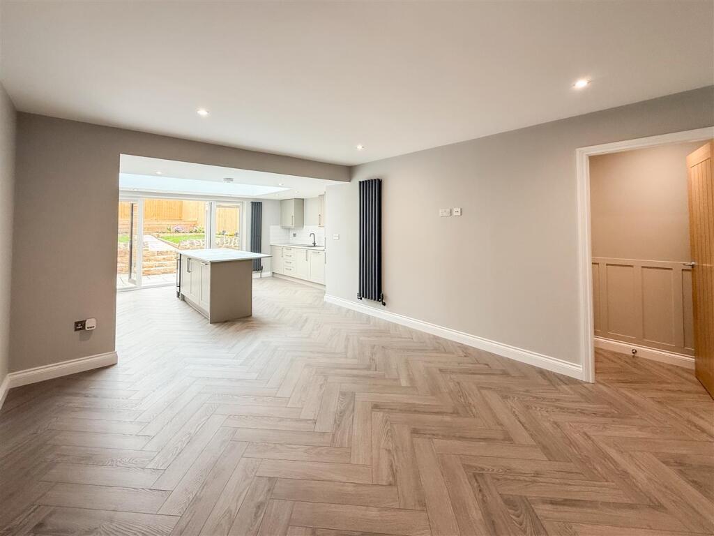 LIVING ROOM/FAMILY ROOM