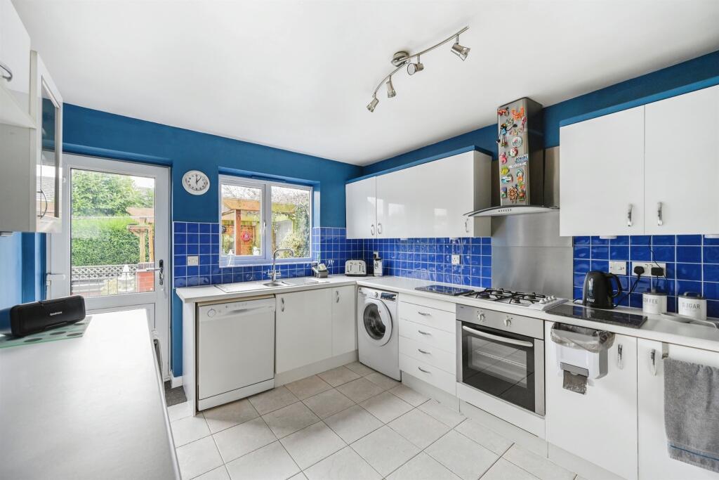 Kitchen: