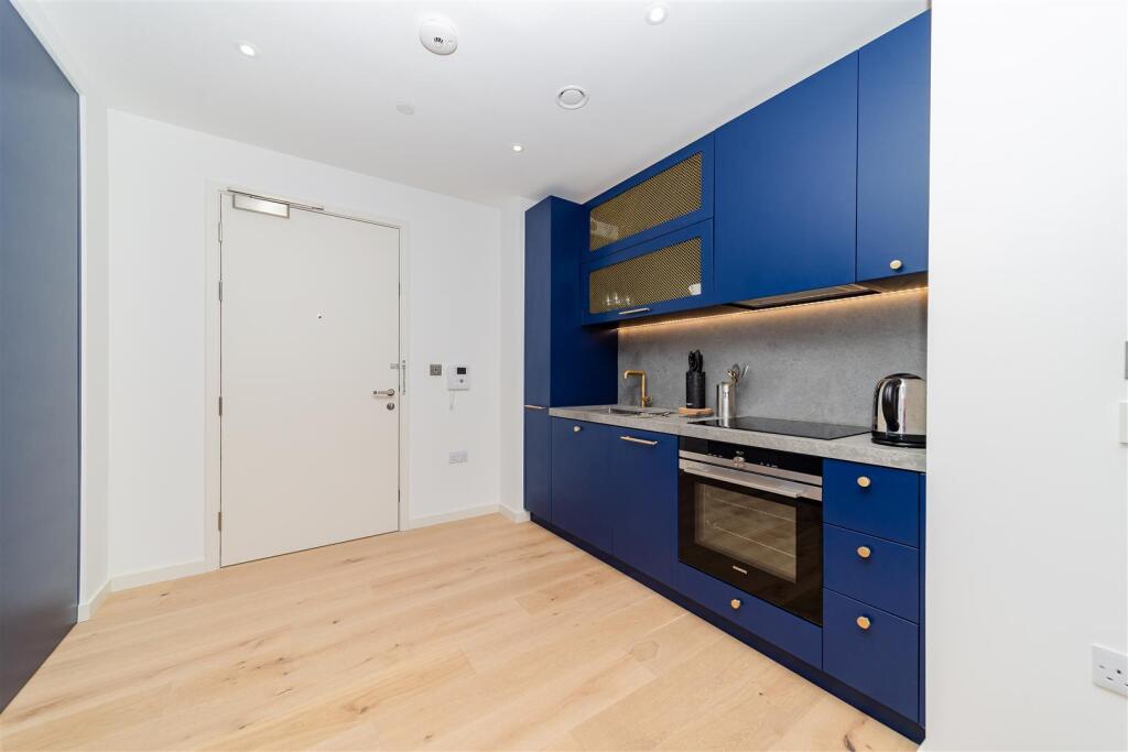 Kitchen         .jpg