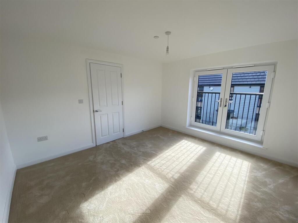 Bedroom 4 / Living Room - 1st floor