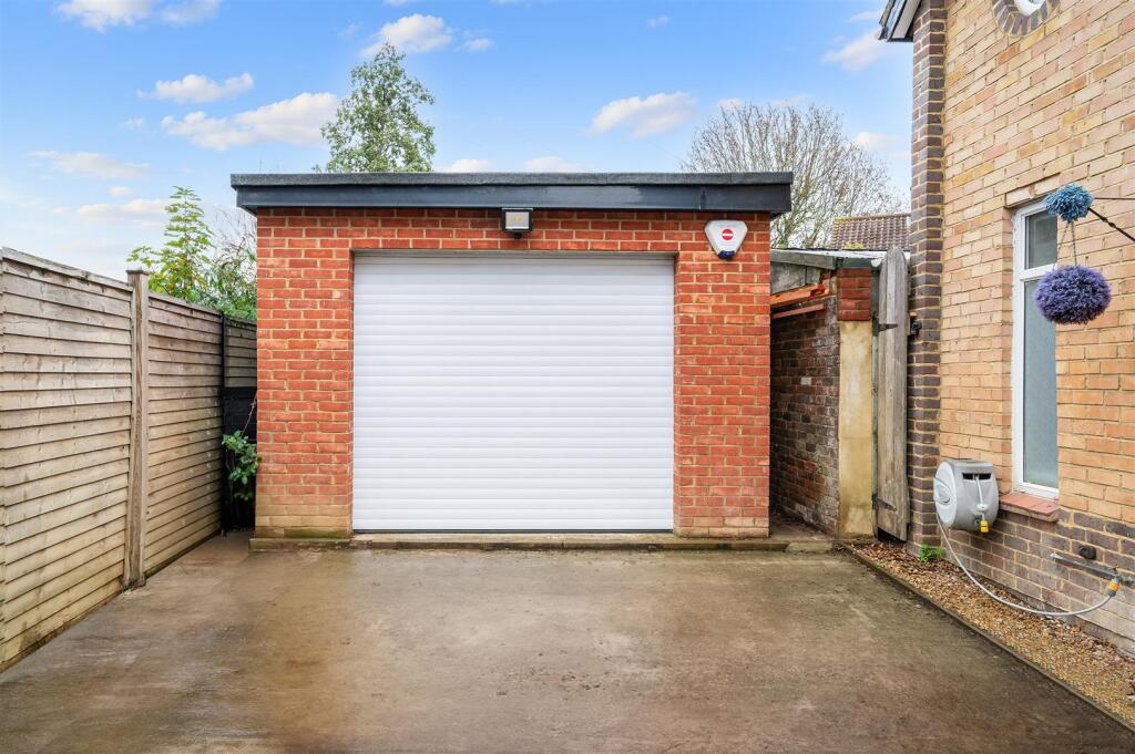 ATROBUS CLOSE, 1- (3).jpg