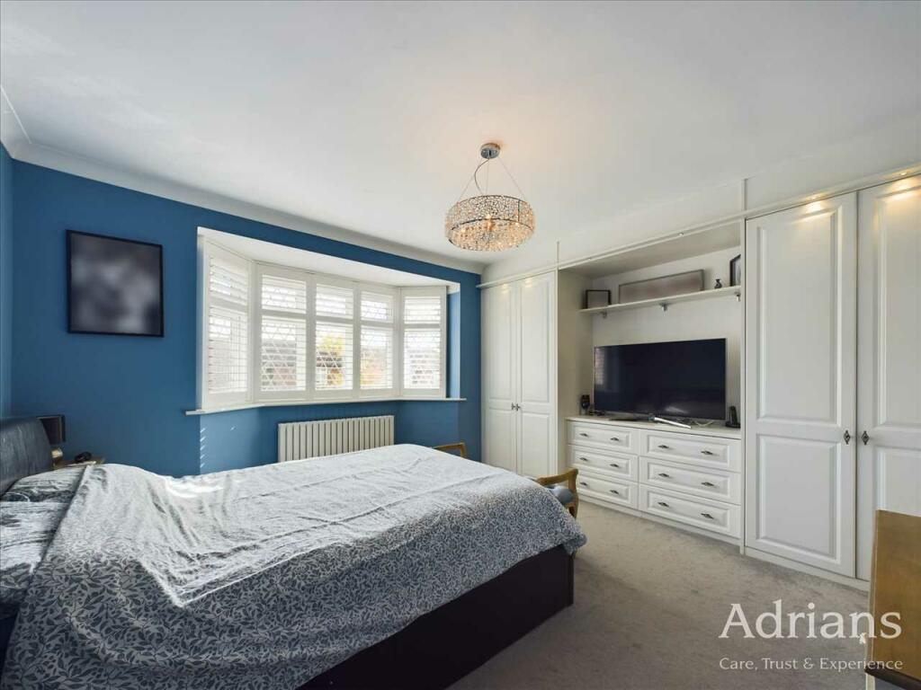 MAIN BEDROOM