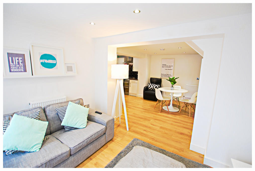 Lounge / Kitchen