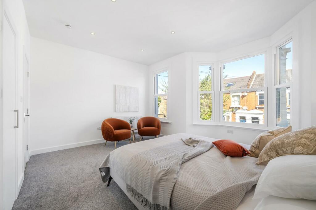 Bedroom 1 (2).jpg