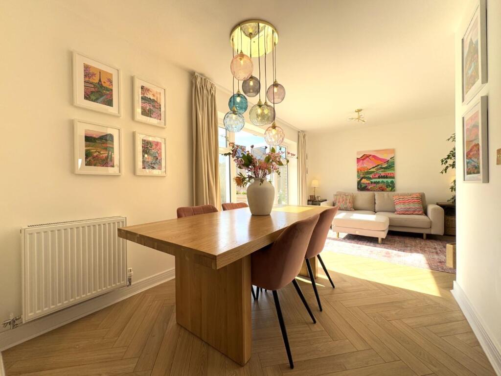 KITCHEN/DINER/FAMILY ROOM