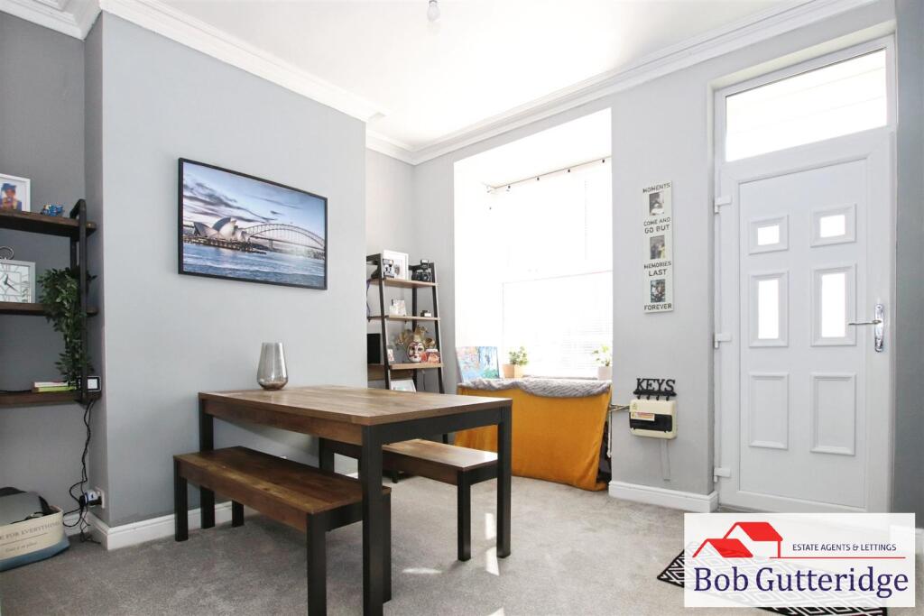 BAY FRONTED SITTING ROOM