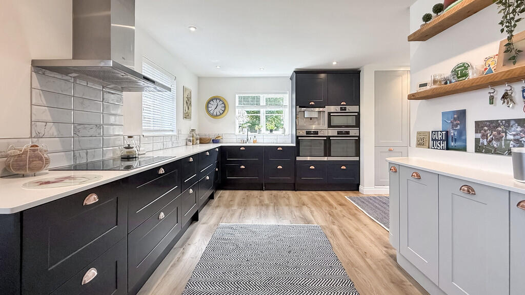 Kitchen/breakfast...