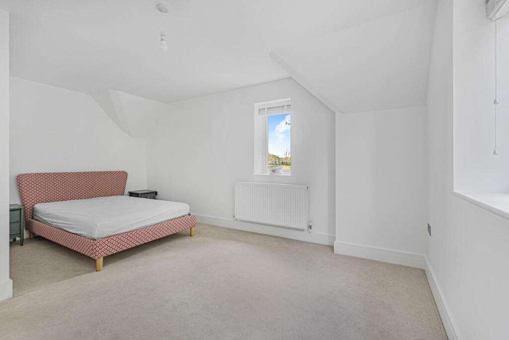 PRINCIPAL BEDROOM SUITE.jpg