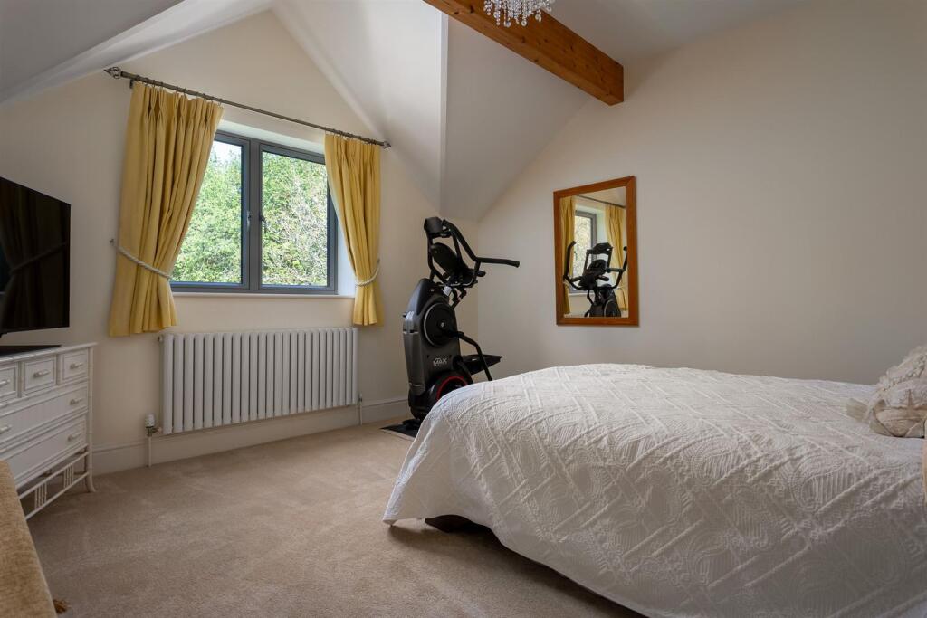 54 - The Bee Garden - GL7 5JF - Web.jpg