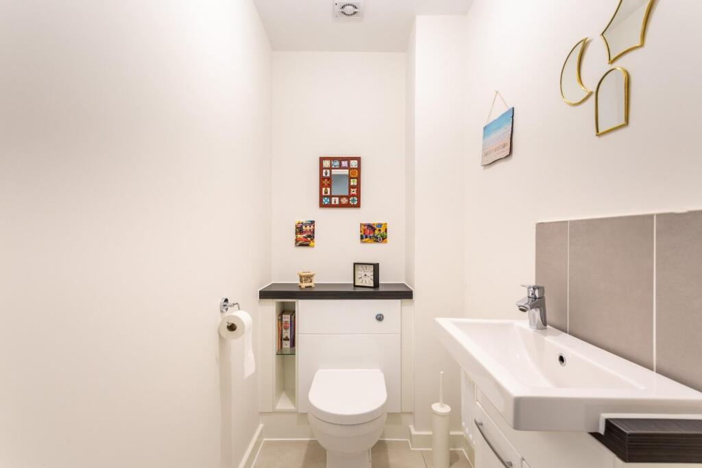 Charlwood Drive-5.jpg