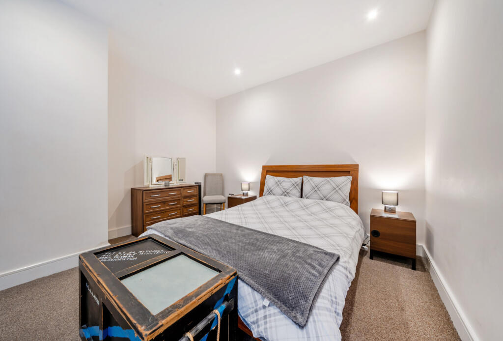 1340933-12-68a6e1...