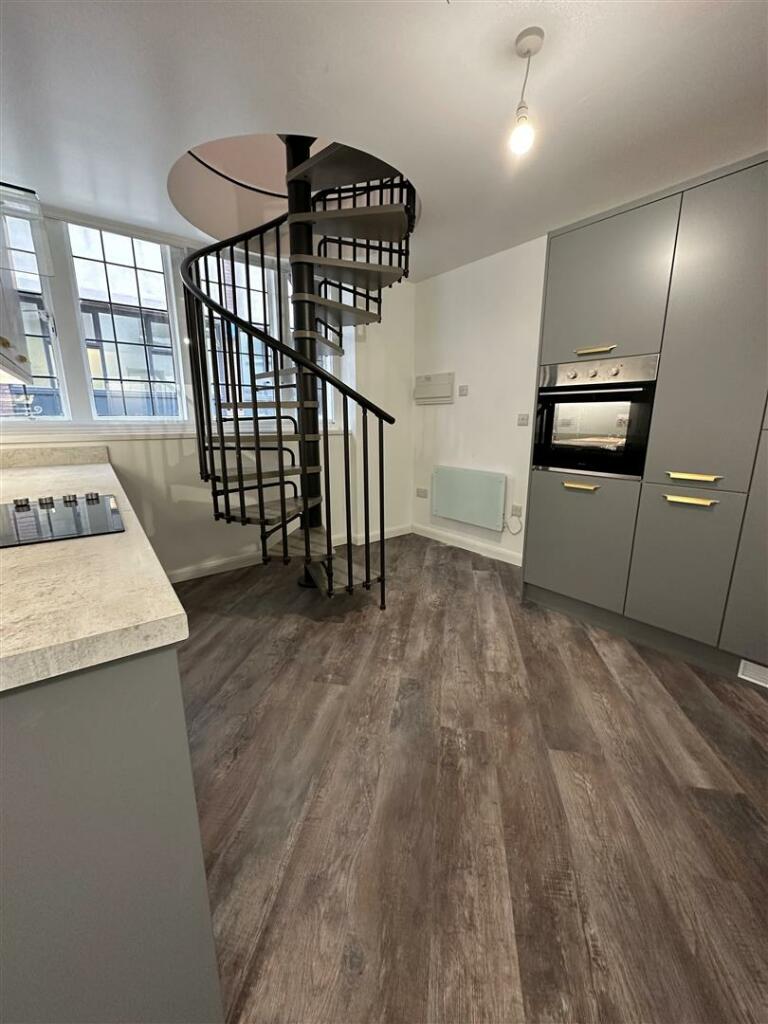 Kitchen 2.jpg