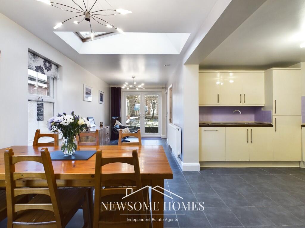 Kitchen/ Dining