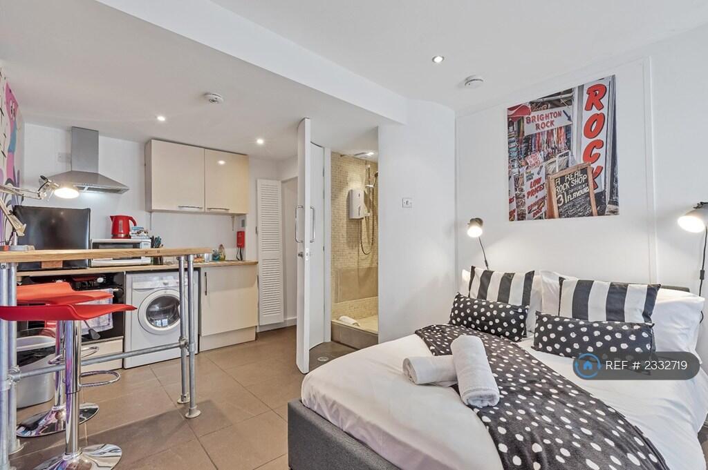 Artist Studio Bed With Ensuite