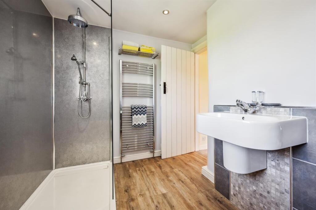 Bathroom - shower.jpg