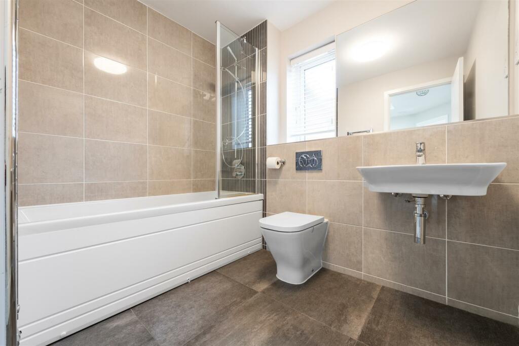 1 St Phillips Grove, Bentley Heath, B93 8FE_20.jpg