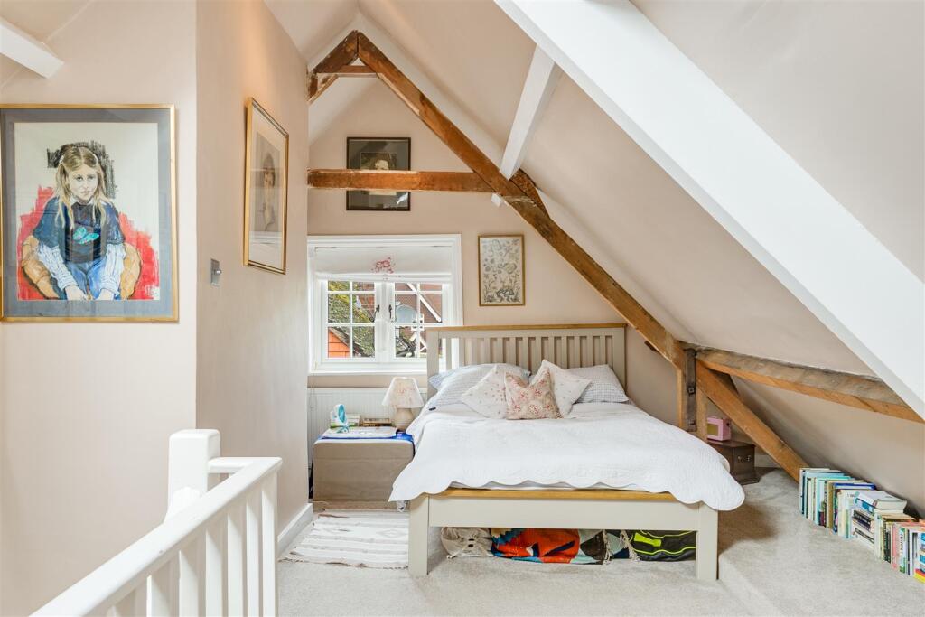 Hollowdene Lodge-2.jpg