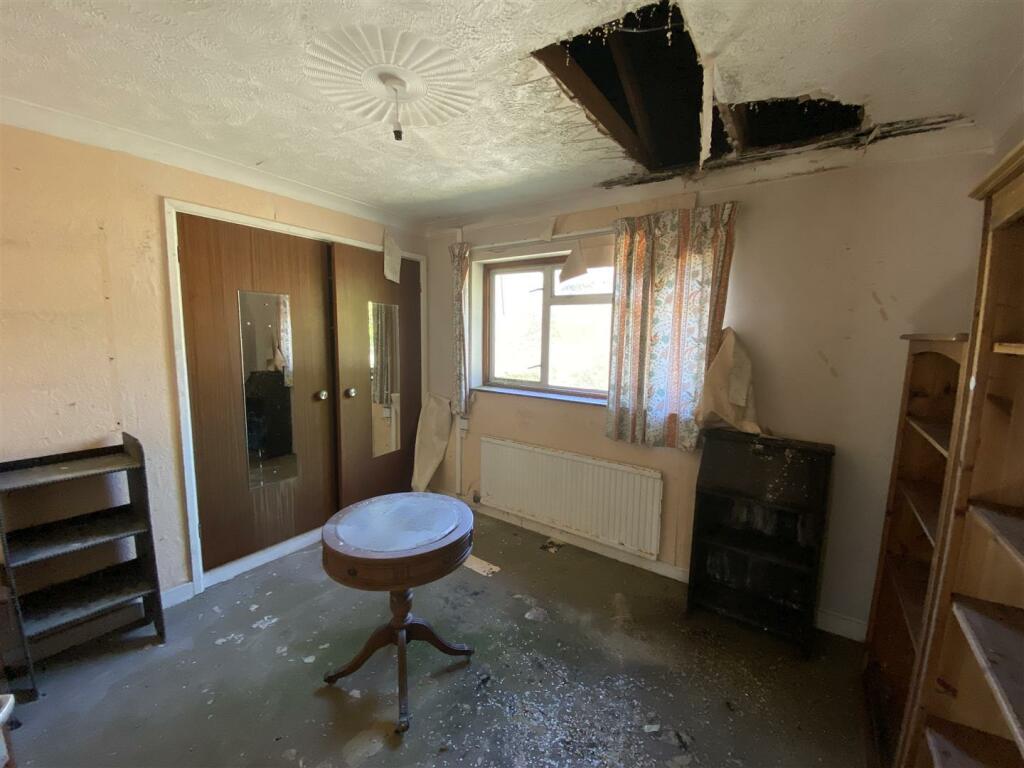 REAR BEDROOM 2