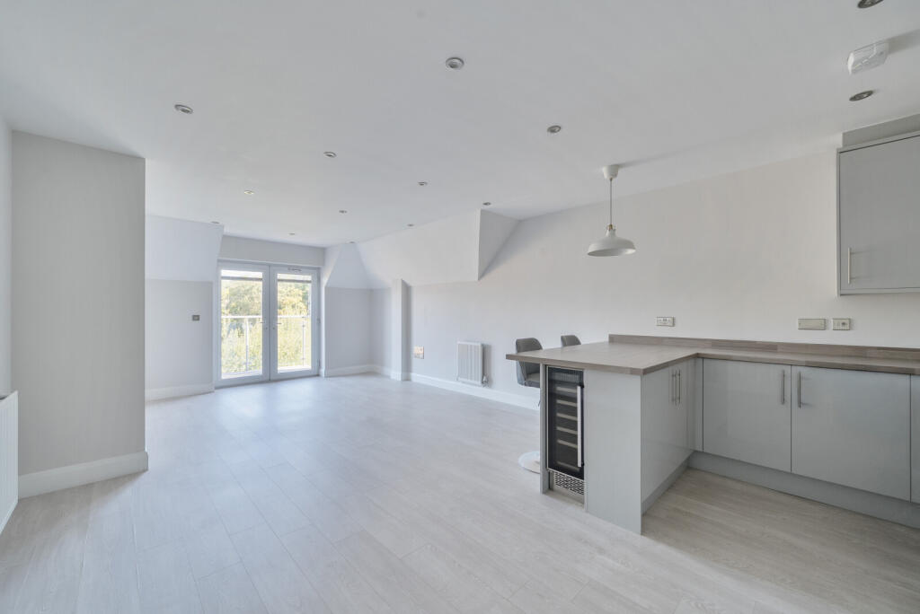 1350024-6-68bfe92...