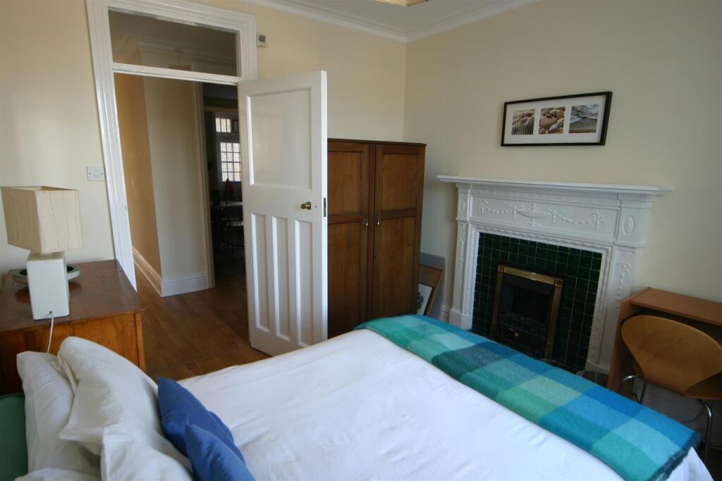 Melcombe Court 15 bed 6.JPG