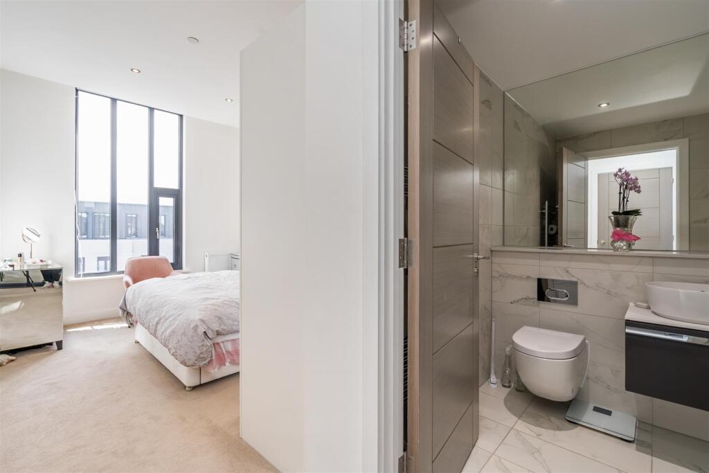 Apt 179 The Broad Oaks_9.jpg
