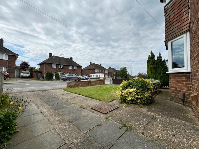 Front garden and driveway
