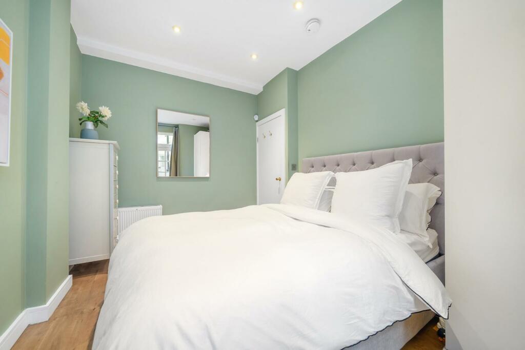 Bedroom 2 (2).jpg