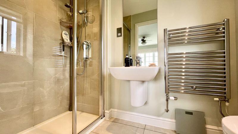 En-Suite to Bedroom 1