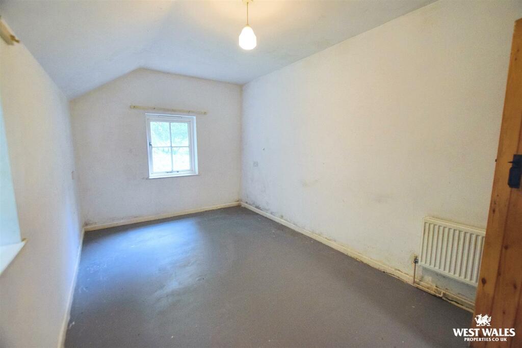 Rear Downstairs Bedroom (2)