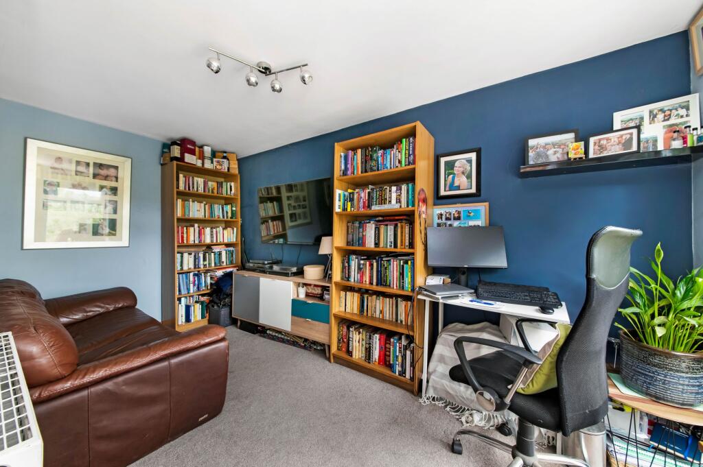 FAMILY ROOM / HOME OFFICE