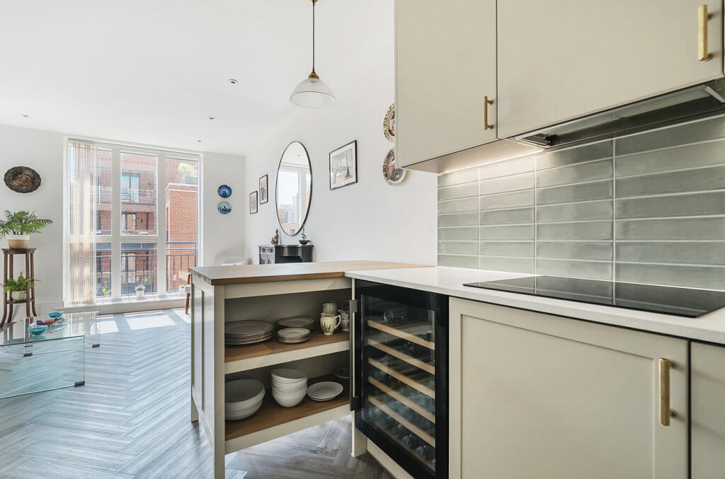 1335595-15-689348...