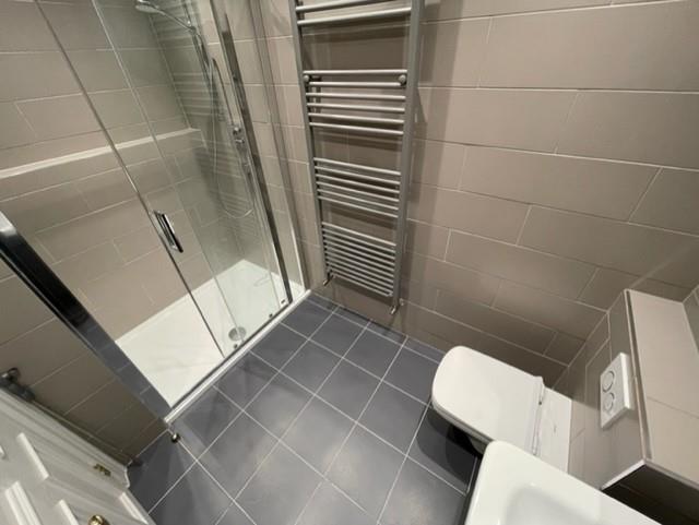 Bathroom 2.jpg