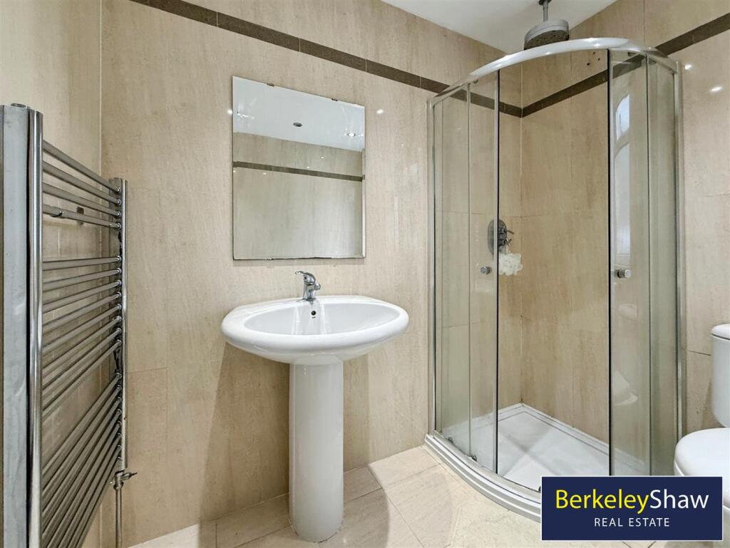 b0284579-A-43AA-8002-0D7782173BD0-5806-000000F282D