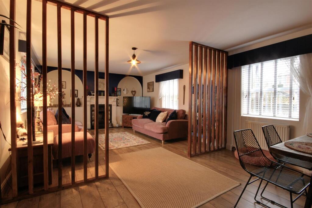 Spacious Lounge Dining Room