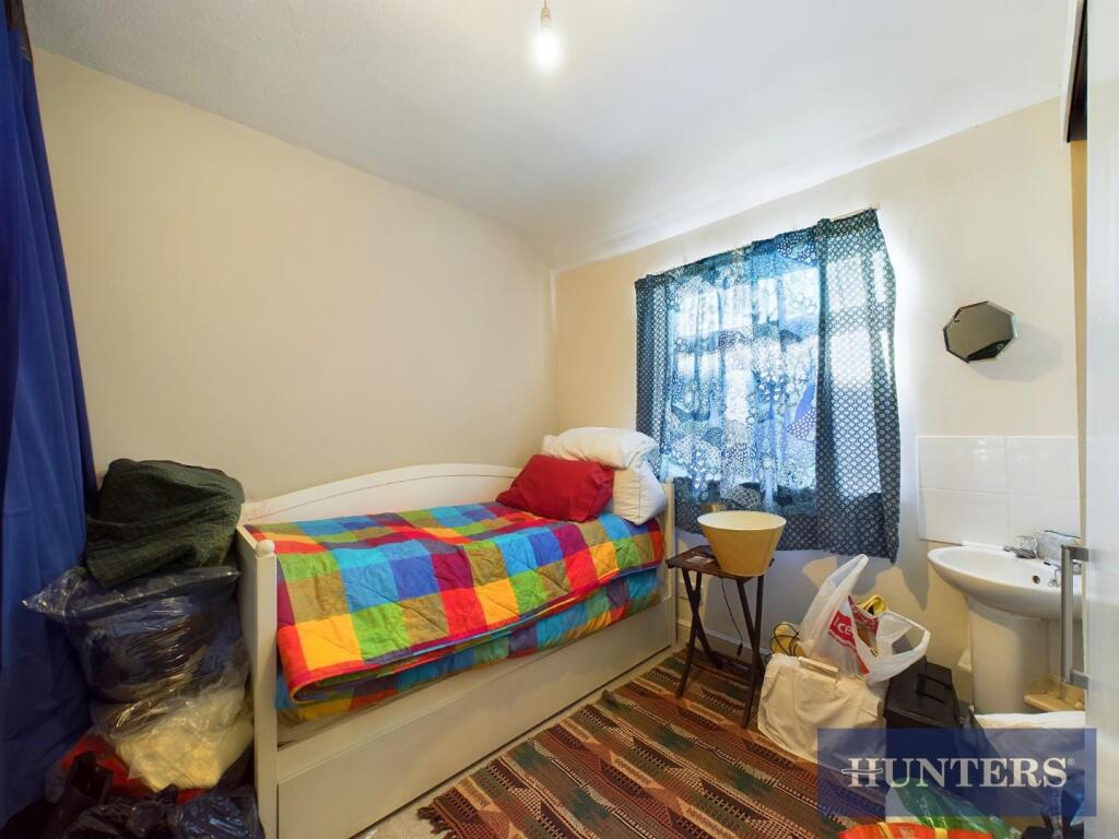 CAM03696G0-PR0385-STILL009.jpg