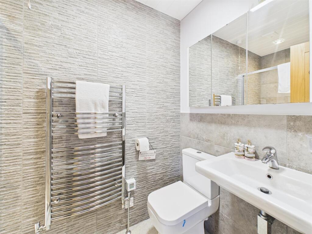 BEDROOM 2 EN-SUITE