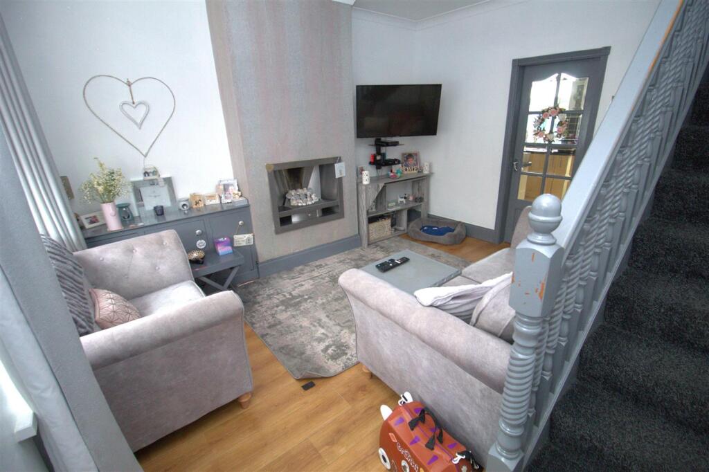 Living Room1c.jpg