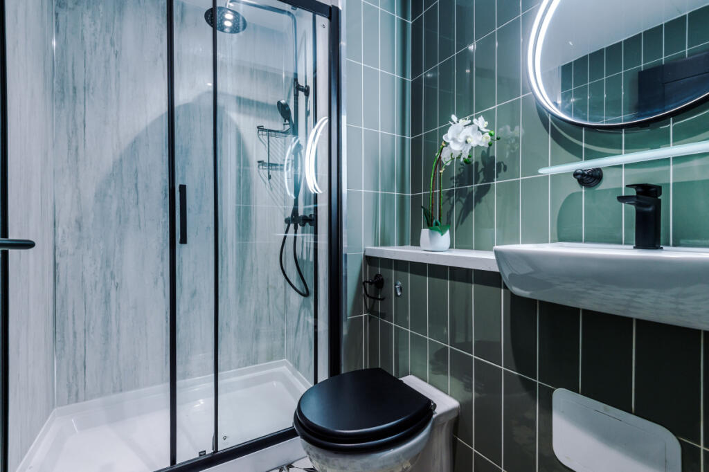 6 Capricorn Way, Bathroom 1