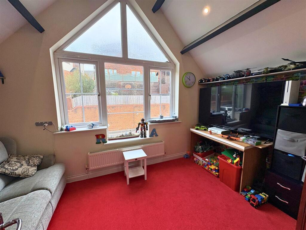 Bedroom 5a (edit).jpg