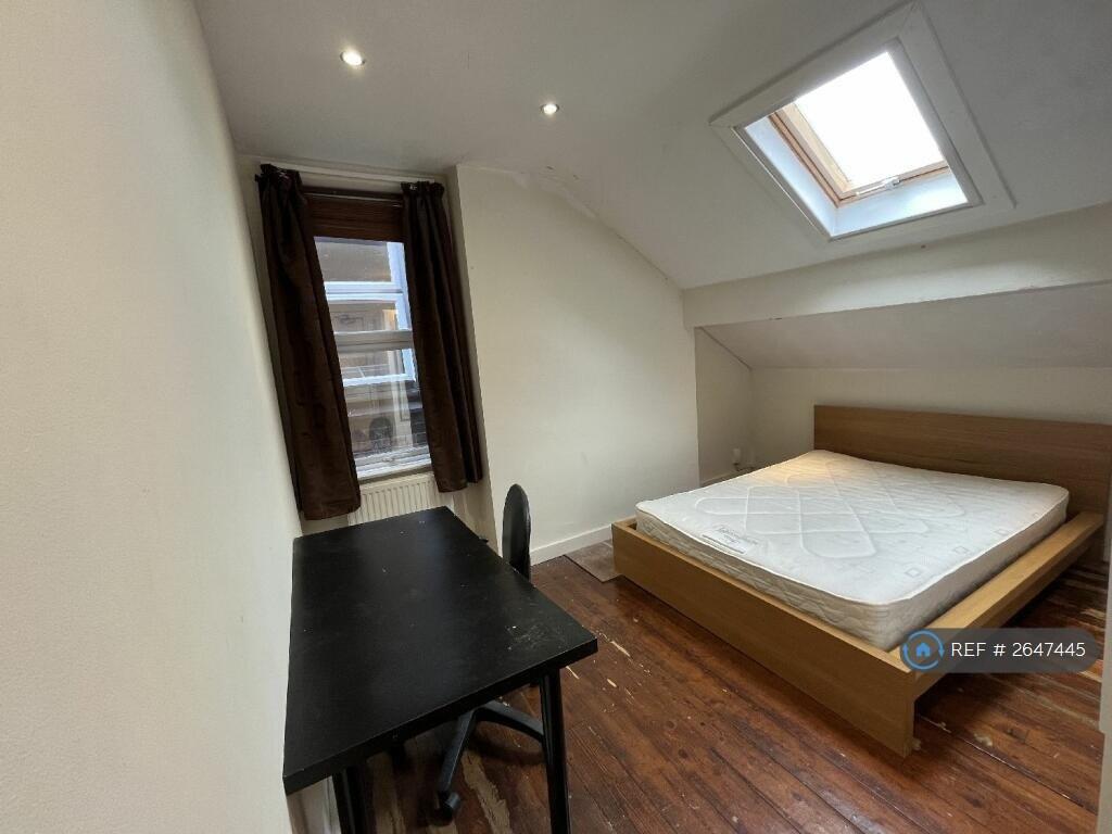 Top Floor Bedroom 2