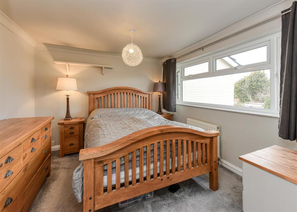 13 The Square-bed1.jpg