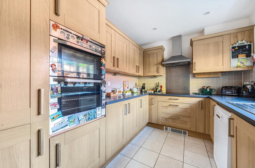 1348827-22-68da51...