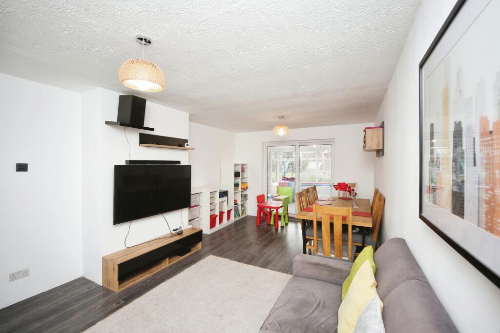 Lounge/Dining Room