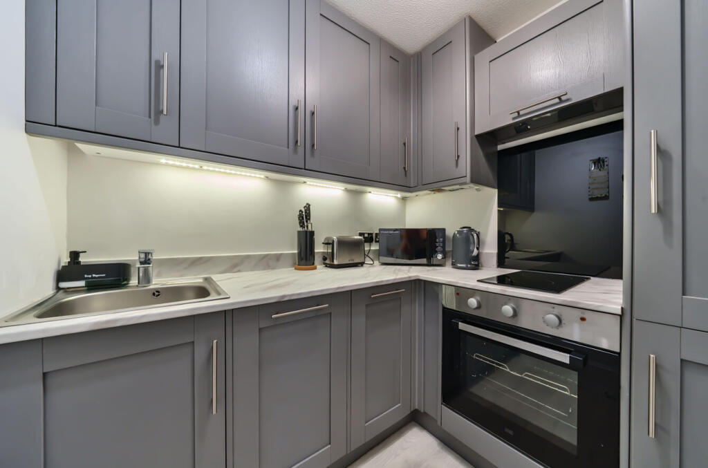 1299983-18-6836c6...