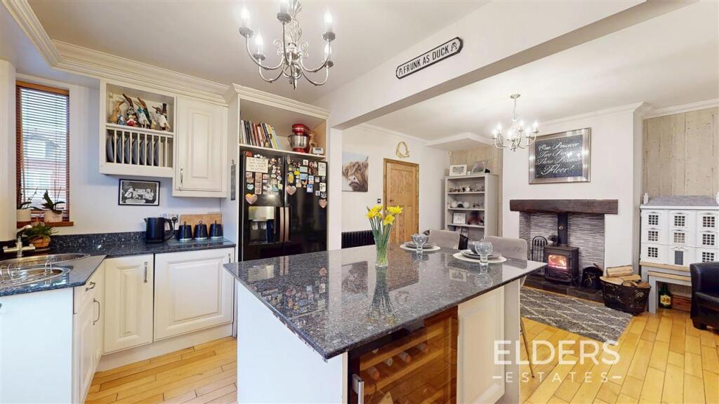 OPEN PLAN DINING