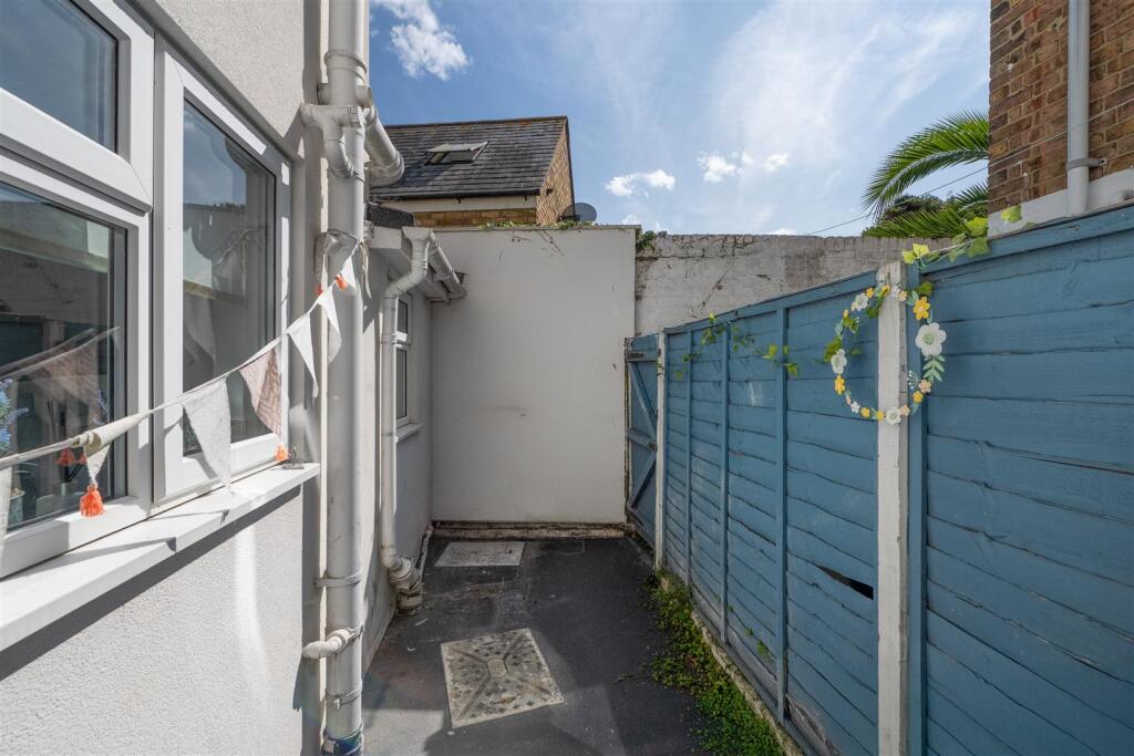 West Cliff, Whitstable